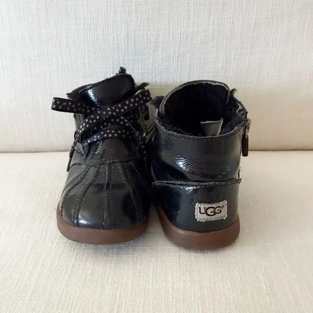 UGG Kids Size 11 Black Patent Duck Boots Star Laces Side Zipper Lynde